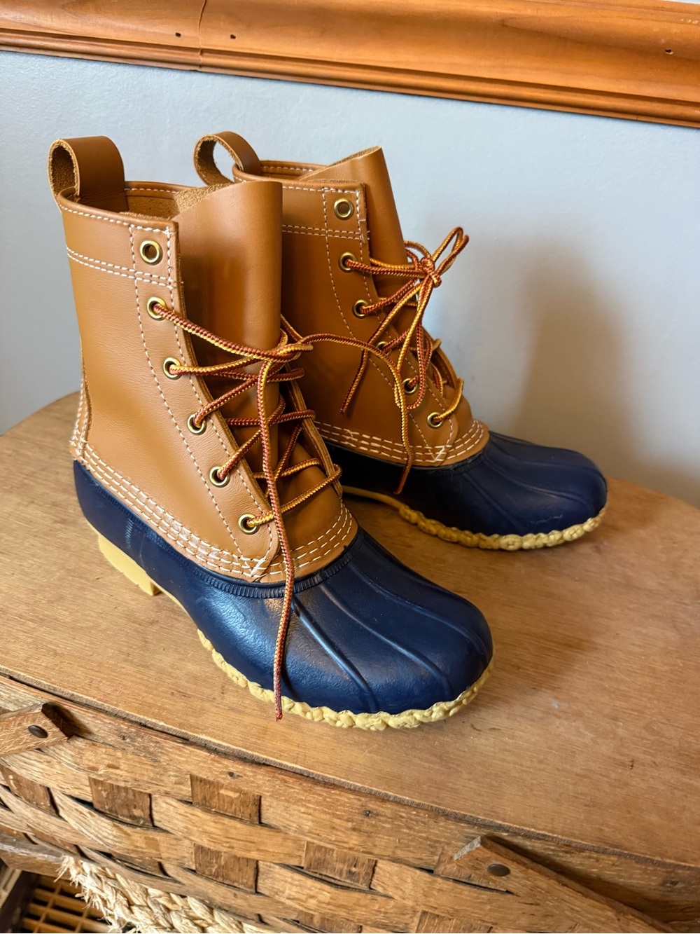 NEW L.L. Bean Women’s 8" Bean Boots - Navy/Tan (Size 6)